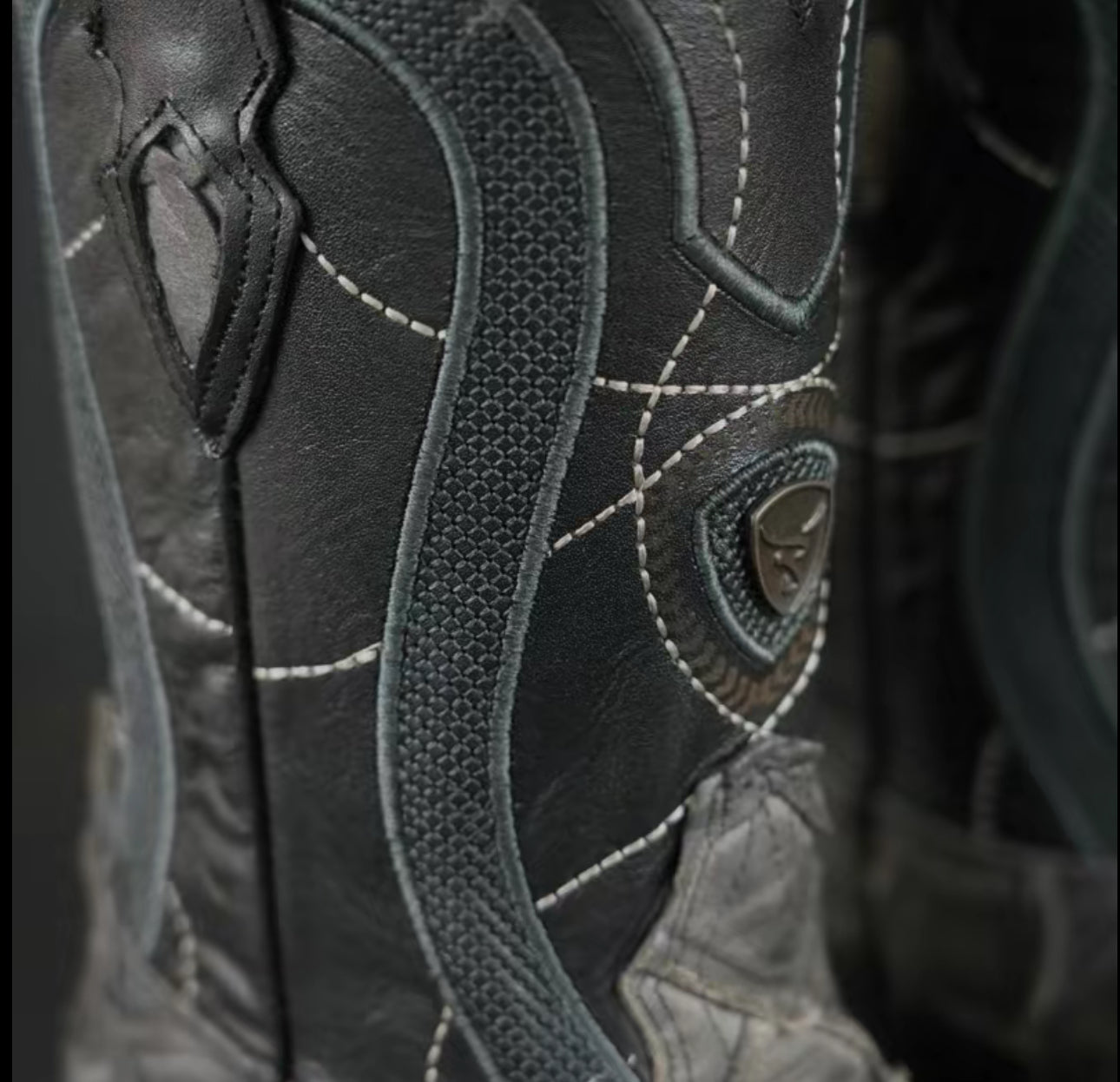 080 Men’s Western Square Toe Boot – Pirarucu Jumbo Print in Matte Gray